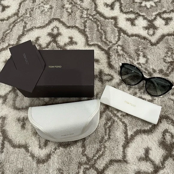 Tom Ford | Accessories | Tom Ford Cat Eye Sunglasses | Poshmark display picture 3